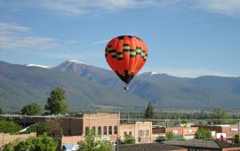 Hot air balloon downtown