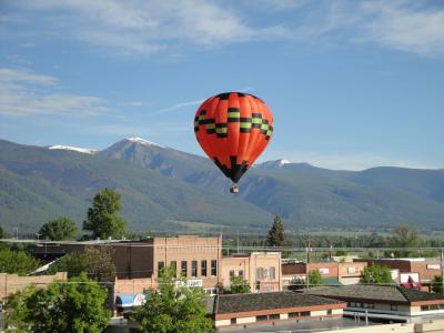 Hot air balloon downtown